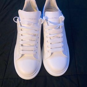 ALEXANDER MCQUEEN SNEAKERS 
WHITE/ULTRAMARI WORN ONCE